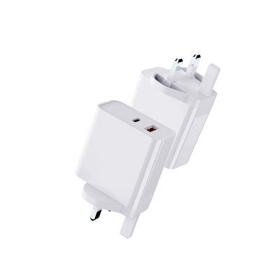 comprar Reino Unido Plug Dual port USB A e USB C Carregador de parede de carregamento rápido Carregador de parede de telefone online manufacture